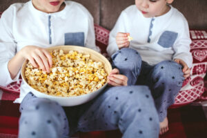 Kids eating popcorn